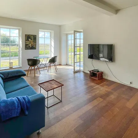 2 Bedroom In *