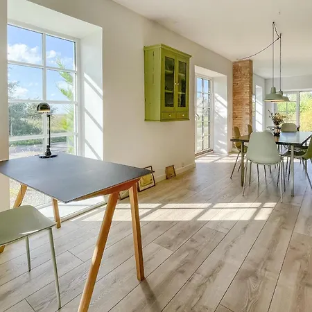 2 Bedroom In *
