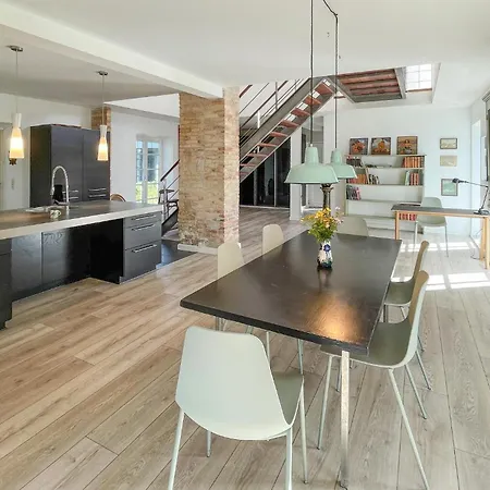 2 Bedroom In *