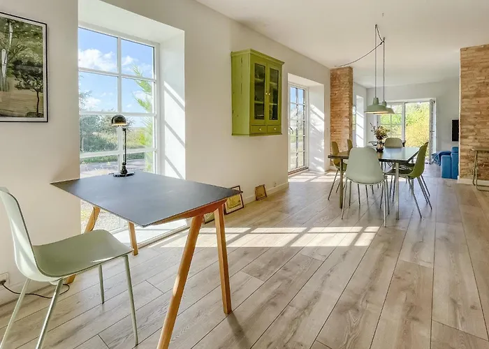 2 Bedroom In *